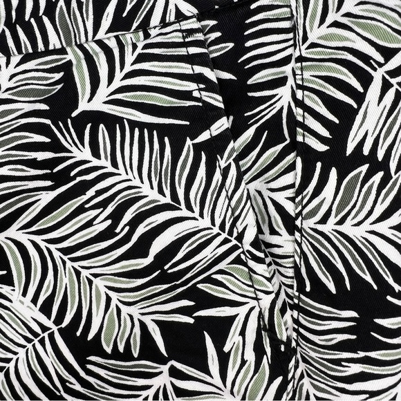SIZE 2 GAP BLACK GREEN WHITE TROPICAL PRINT BERMUDA SHORTS STRETCH CASUAL - Picture 5 of 10